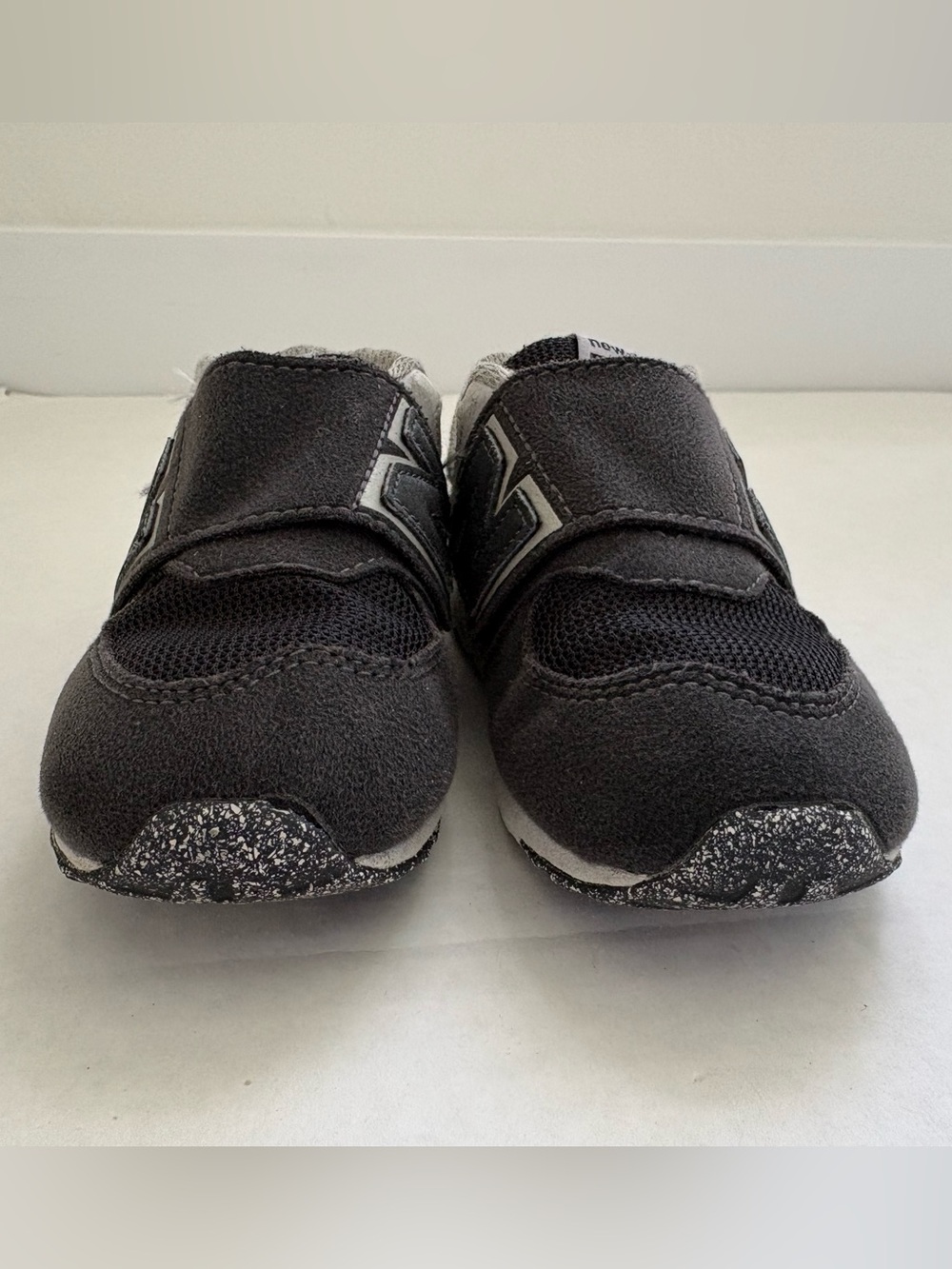 New Balance 574 NEW-B Hook & Loop Black Toddler Boys Sneakers Sz 8.5M Athletic - Picture 3 of 7